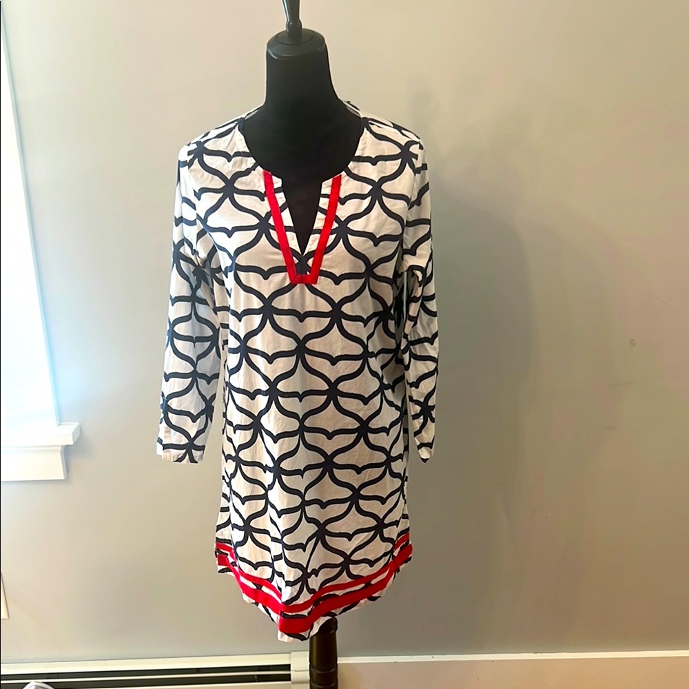 Vineyard Vines White Tunic with Navy Geometric Print and Red Trim